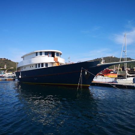 וילאפוצו Classic Yacht Yanika Yachting Watersport Ets מראה חיצוני תמונה
